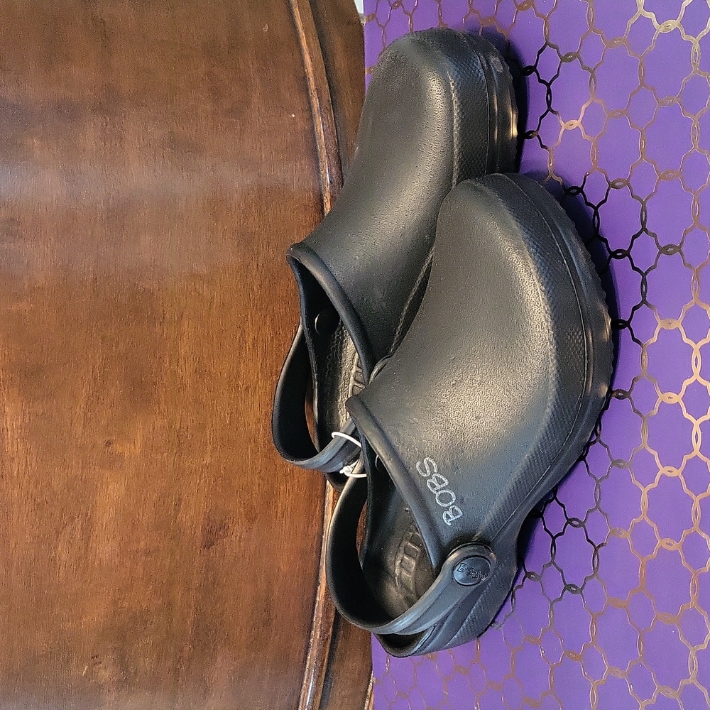 BOBS kids black new clogs Size 4